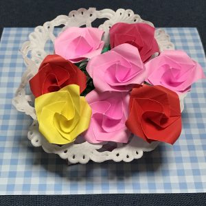 折り紙で作るバラの花 バラの花の簡単な折り方 5人の子供を抱えてシングルマザーになった漫画とハンドメイド大好きママの生き様ブログ